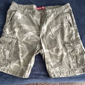 Lee Men's Camouflage Cargo Shorts - Tan